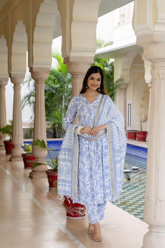 Women Block Printed Kurta and Pant Set With Dupatta in Traditional design